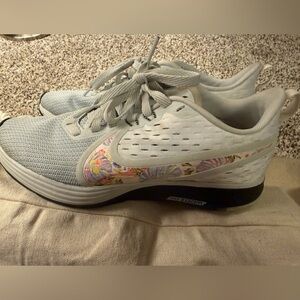 Nike Women's Light Gray Floral Swoosh Zoom Running Shoes